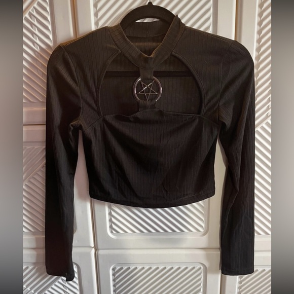 Long sleeve gothic crop top black color with pentagram - Picture 2 of 7